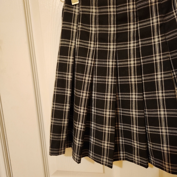 5/$20 Black white plaid check mini pleated skirt H&M 0 - Picture 4 of 9